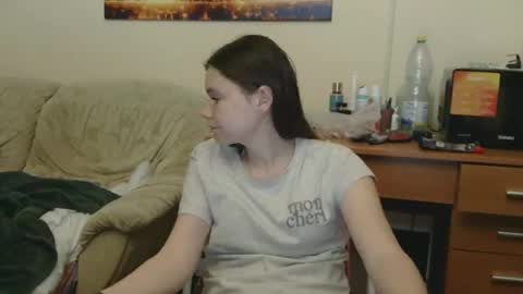 jessicaholland1 online show from June 4, 7:20 pm