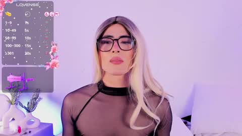 JESSI AND NAOMI online show from March 5, 5:29 am