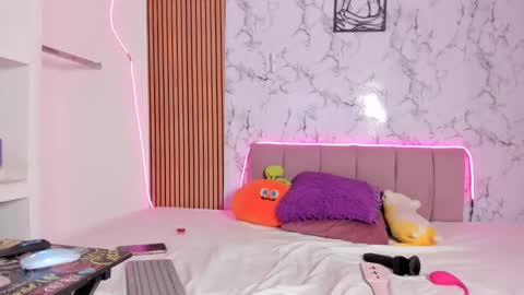 jessika online show from April 18, 6:04 am