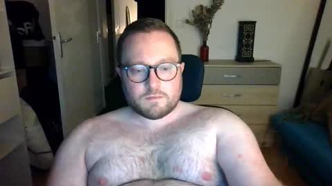 jeuneloup92 online show from December 4, 5:45 pm