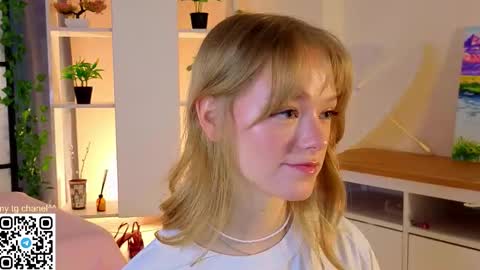 Gwen online show from March 26, 8:25 pm