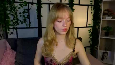 Gwen online show from February 26, 8:23 pm