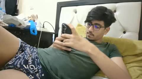 HotArabGuy24 online show from December 13, 10:38 pm