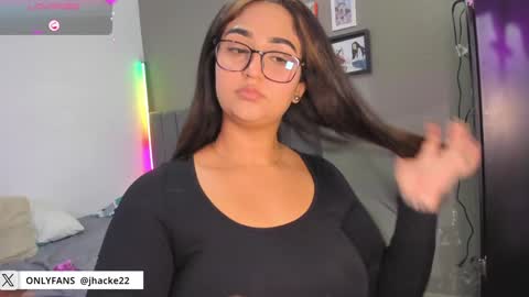 Snapshot of jhacky_sweet chatting on January 22, 2:26 am jhackelin  My independent account online show from January 22, 2:26 am