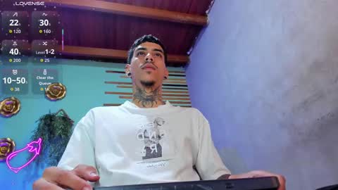 Snapshot of jharol_cardona chatting on October 9, 1:22 am Jharol online show from October 9, 1:22 am