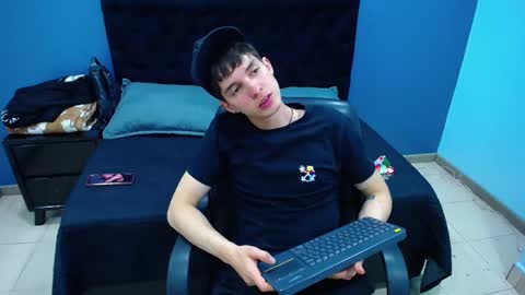 Jheampiero online show from October 28, 1:56 pm