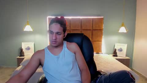 Jheider R. online show from September 25, 1:29 pm