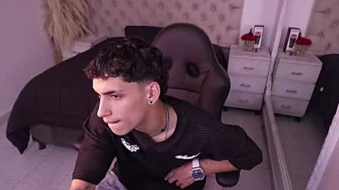 jhoanleandro online show from March 28, 8:27 am