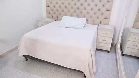 jhoanleandro online show from March 4, 5:59 am