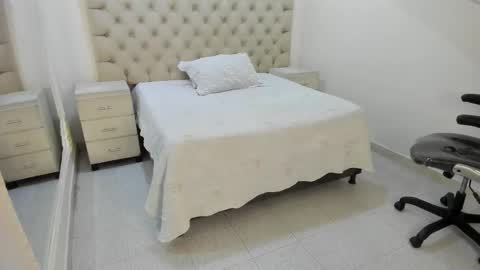 jhoanleandro online show from December 2, 5:26 am