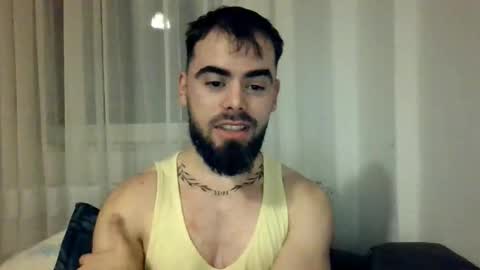 Here are Jhon and Tomy online show from October 25, 9:37 pm