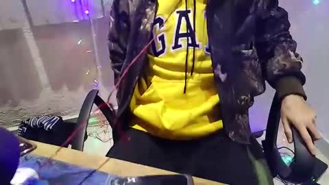 jhonnygoldendick online show from December 6, 8:21 am