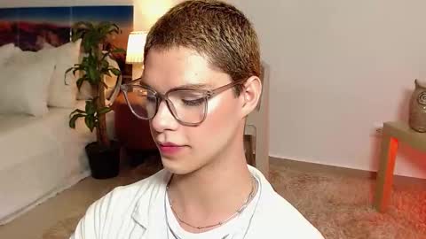 Jhuan Nhez online show from October 17, 7:23 am