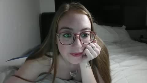 jilliangiselle online show from April 16, 4:34 am