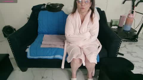 Nicole  Allen online show from January 21, 3:37 am