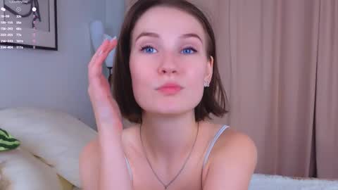 Snapshot of joancrumpton chatting on October 28, 2:45 am Alice in the country of dreams online show from October 28, 2:45 am