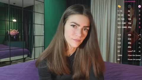 Lisa online show from April 8, 12:30 pm