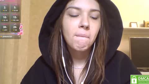 Jennifer online show from February 17, 7:35 pm