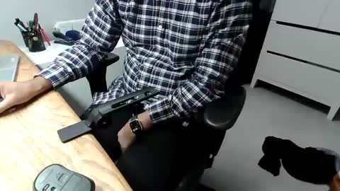 Snapshot of joeshades21 chatting on February 11, 10:58 am joeshades21 online show from February 11, 10:58 am