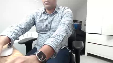 Snapshot of joeshades21 chatting on February 20, 12:15 pm joeshades21 online show from February 20, 12:15 pm