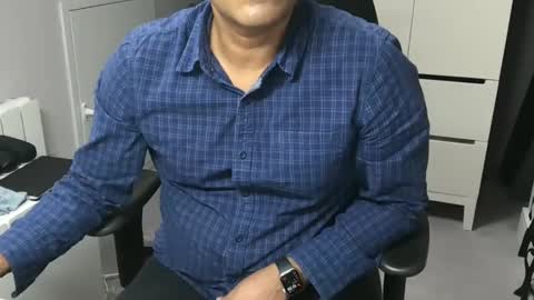 Snapshot of joeshades21 chatting on January 27, 10:38 am joeshades21 online show from January 27, 10:38 am