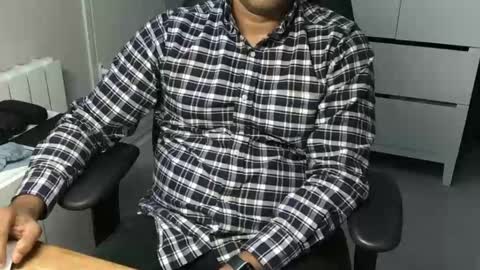 Snapshot of joeshades21 chatting on January 21, 3:21 pm joeshades21 online show from January 21, 3:21 pm