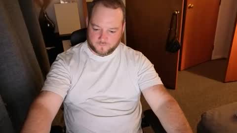 john_bear1 online show from April 2, 8:43 am