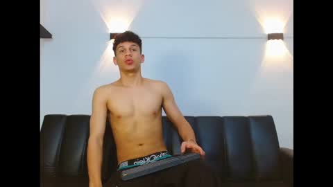 john_ssnow29 online show from February 22, 9:02 am