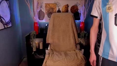 Snapshot of john_weasley chatting on February 23, 11:25 pm John online show from February 23, 11:25 pm