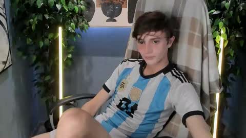 Snapshot of john_weasley chatting on September 14, 9:27 pm John online show from September 14, 9:27 pm