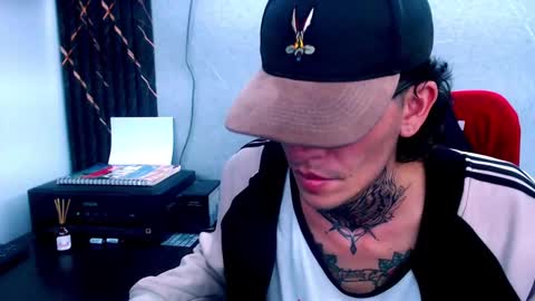 johnsonisaac94  online show from February 17, 10:18 am