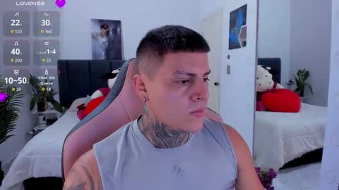 Snapshot of johny_multicum chatting on October 8, 11:54 pm Johny online show from October 8, 11:54 pm