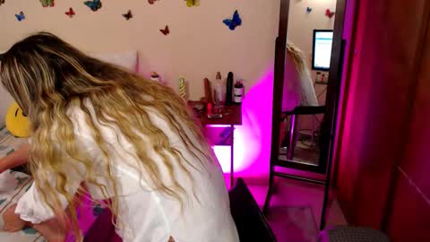 Jolie Mature online show from January 10, 10:15 pm