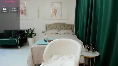 Jolie Ozolla online show from February 12, 4:21 pm