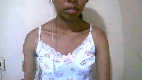 joliekah27 online show from April 18, 7:58 pm