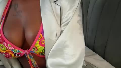 jolly_pretty online show from October 30, 10:38 am