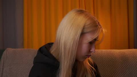 Viola online show from March 29, 1:35 pm