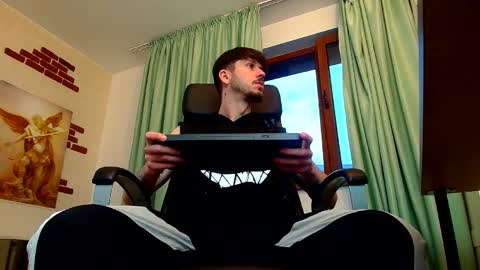 Snapshot of jonahshaw chatting on September 30, 4:34 am JonahShaw online show from September 30, 4:34 am