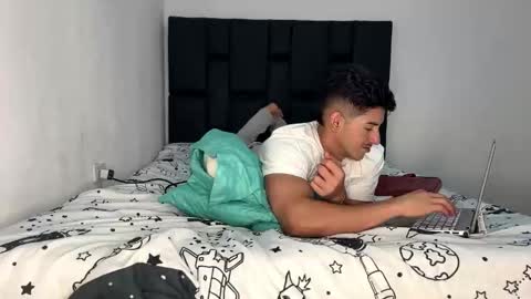 jonathancast08 online show from April 17, 1:46 pm