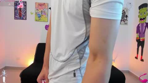 Instagram jonathanfit14 online show from November 3, 10:44 pm