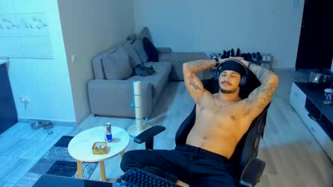 jonnyporn1 online show from November 1, 9:47 pm