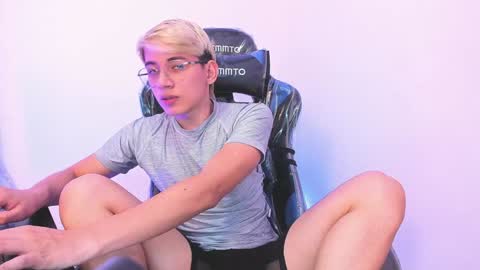 JOSEPH BROWN online show from January 3, 3:33 pm