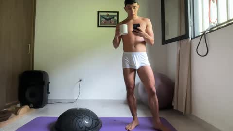 Im Jouliano online show from May 11, 3:40 pm