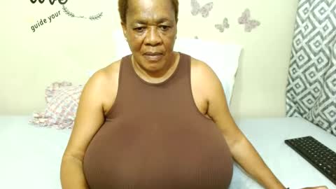 Snapshot of joycemando chatting on February 18, 3:31 pm DairyQueen online show from February 18, 3:31 pm