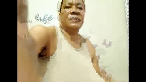Snapshot of joycemando chatting on February 19, 6:22 am DairyQueen online show from February 19, 6:22 am