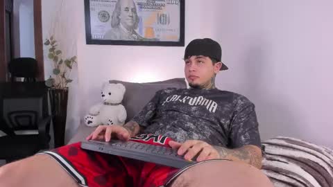 juan_alvarez18 online show from October 11, 12:48 am