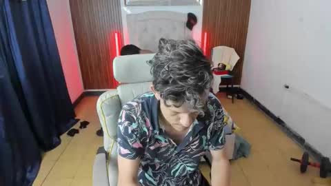 juan_and_luke online show from April 19, 11:33 am