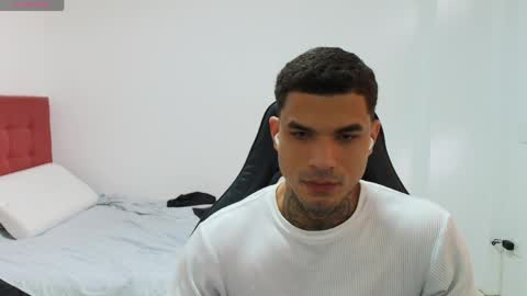 juan_gomez_1 online show from April 25, 10:29 pm