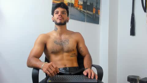 Juan Esteban online show from November 30, 4:03 pm