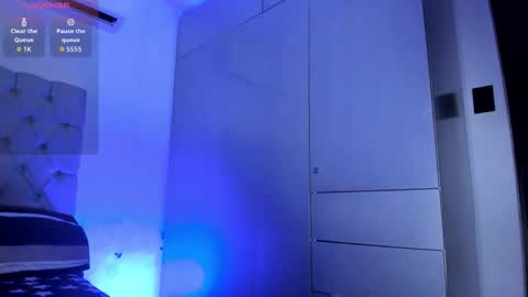 independent model online show from October 29, 5:04 pm